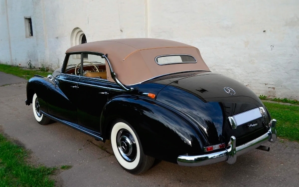 
            Редкий Mercedes-Benz 1953 года выставили на продажу за ₽21,7 млн. Фото
        