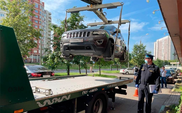 
            В Москве приставы забрали у водителя Jeep за штрафы на ₽400 тыс.
        
