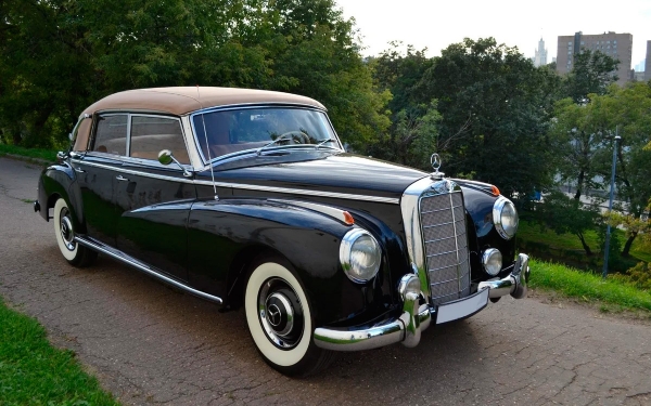 
            Редкий Mercedes-Benz 1953 года выставили на продажу за ₽21,7 млн. Фото
        