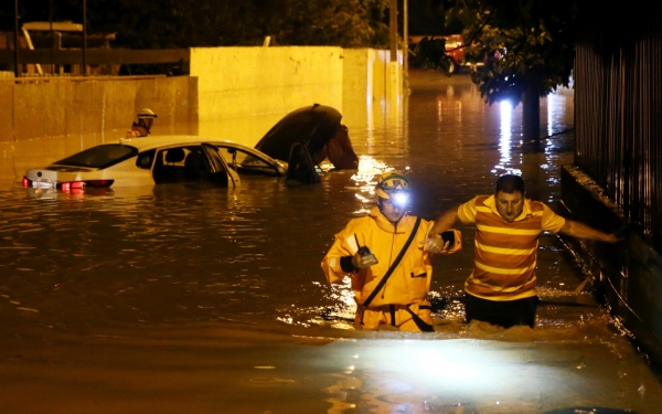 
            Ливни снова затопили Сочи, машины оказались под водой. Фото, видео
        