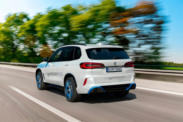 
            BMW представит в Мюнхене кроссовер X5 с 274-сильным водородным мотором
        