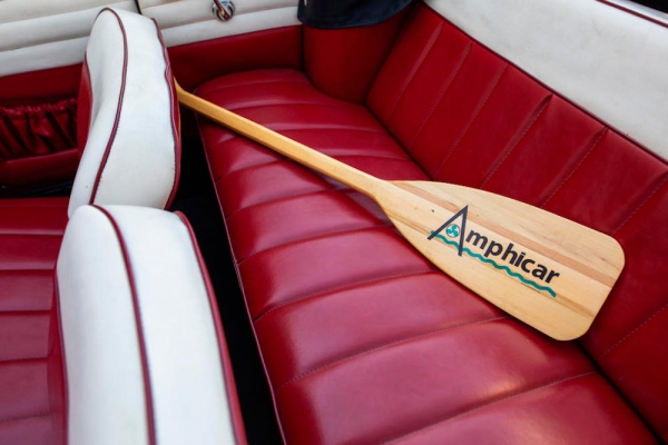 
            Малолитражный кабриолет-амфибию Amphicar выставят на аукцион. Фото
        
