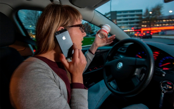 
            ГИБДД назвала самые опасные ошибки с использованием смартфона за рулем
        
