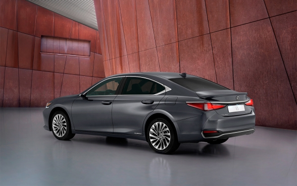 
            Lexus объявил российские цены на обновленный седан ES
        
