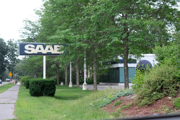 
            В заброшенном салоне Saab нашли забытый флагманский седан. Фото
        