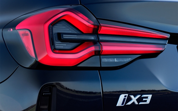 
            BMW представила обновленный кроссовер iX3
        