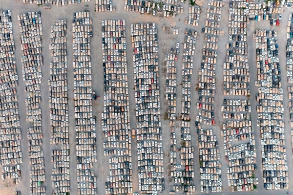 
            Найдена стоянка с тысячами пострадавших при наводнении машин. Фото
        