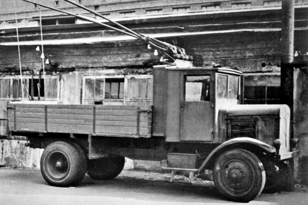 Троллейвозы Союза: как грузовики учились под проводами ездить
