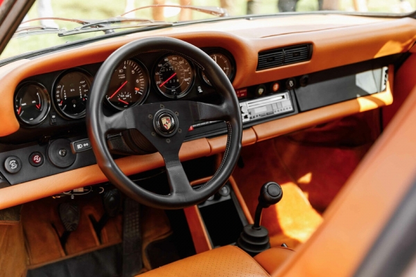 
            Редкий Porsche 1979 выставили на продажу за 20 млн рублей. Фото
        