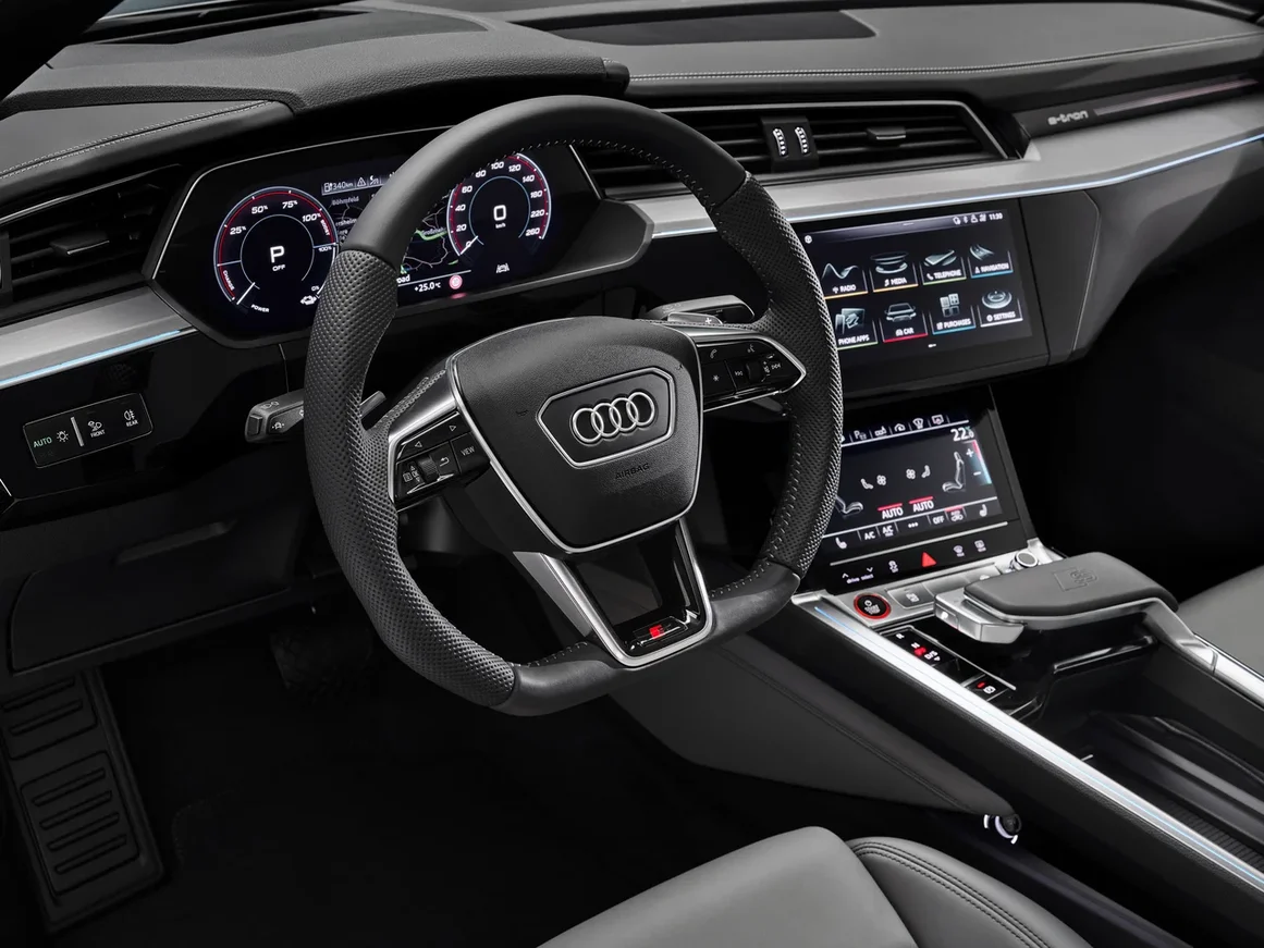 
            Audi назвала российские цены на «заряженные» электрокроссоверы
        