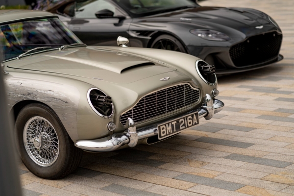 
            Машины из новой части о Джеймсе Бонде: Aston Martin, Land Rover и другие
        