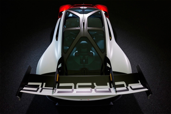 
            Porsche показал гоночный автомобиль будущего
        