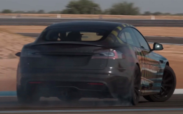 
            Видео: самая мощная Tesla утроила дрифт на гоночном треке
        