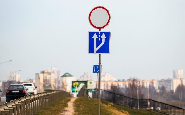 
            На российских дорогах появятся новые запрещающие знаки
        