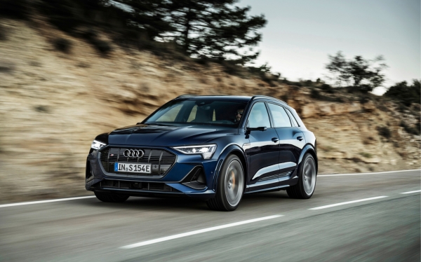 
            Audi назвала российские цены на «заряженные» электрокроссоверы
        