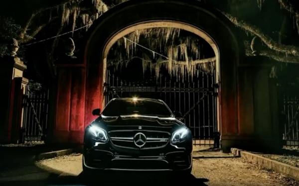 
            «В черной-черной машине...»: как автопроизводители встречают Хэллоуин
        