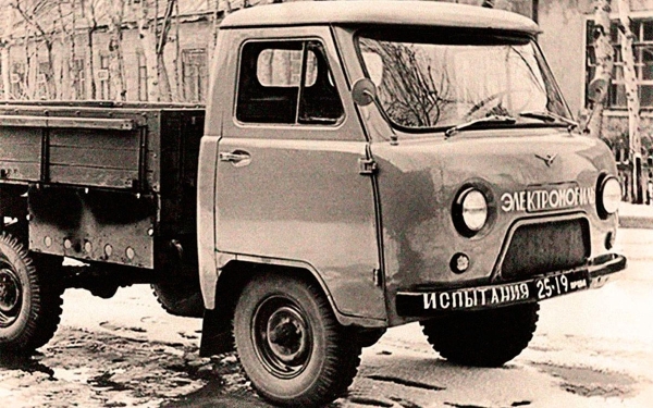 
            УАЗ показал электрический грузовик из прошлого. Фото
        