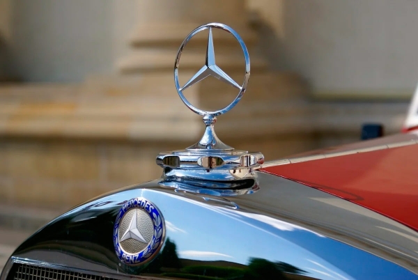 
            Кабриолет Mercedes-Benz 1939 года выставили на продажу за ₽25 млн
        