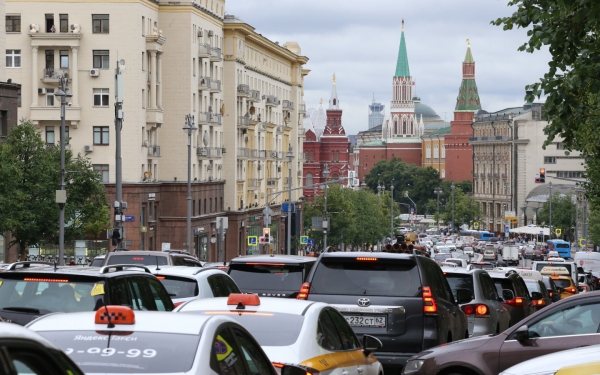 
            Дороги в Москве стали в два раза свободнее из-за локдауна
        