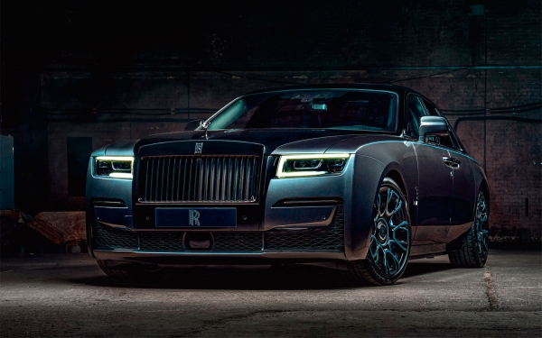 
            Rolls-Royce Ghost получил «самый черный в мире кузов» и 600-сильный мотор
        
