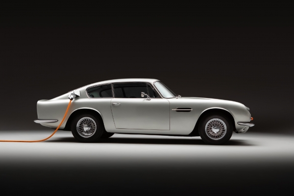 
            Классический Aston Martin DB6 превратили в электрокар стоимостью $1 млн
        