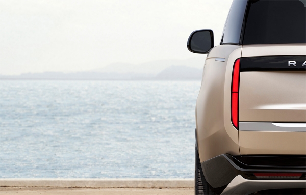 
            Представлен Range Rover нового поколения. Подробности и фото
        
