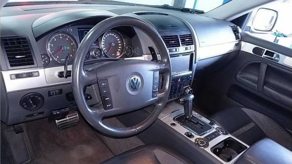 
            Редкий Volkswagen Touareg с 450-сильным мотором W12 продадут за $24 тыс.
        