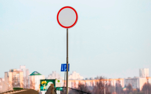 
            Штраф 5000 рублей или лишение: что нужно знать о запрещающих знаках
        