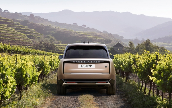 
            Представлен Range Rover нового поколения. Подробности и фото
        