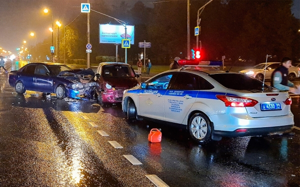 
            Из-за непогоды и летних шин в Москве столкнулись 10 автомобилей
        