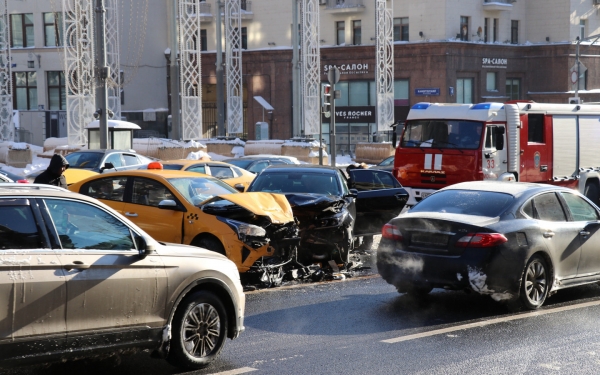 
            Автомобили в России научат предсказывать аварии
        
