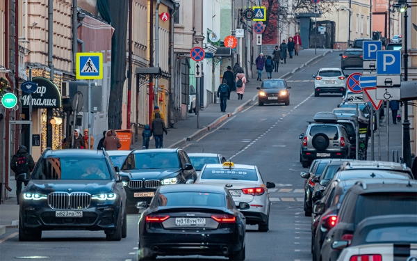 
            В Москве выбрали 140 улиц, по которым будут ездить машины-беспилотники
        