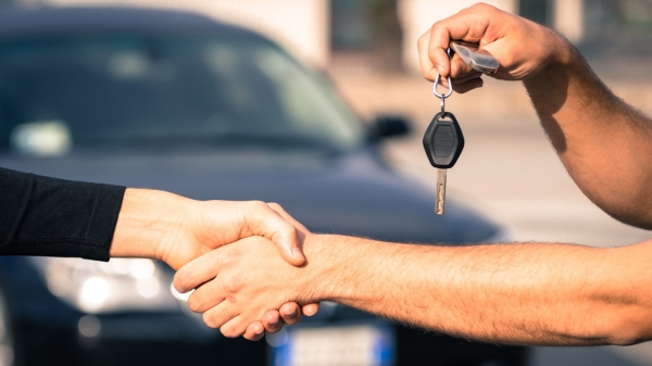 Как оформить сделку купли-продажи автомобиля с пробегом: юридические нюансы