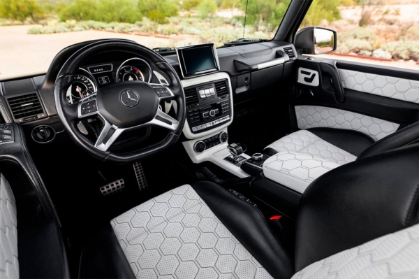 
            Редкий шестиколесный Mercedes G-Сlass от Brabus продадут за $1,1 млн
        