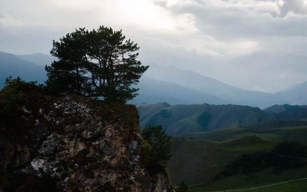 
            Горы счастья. Экспедиция по Северному Кавказу на Toyota Fortuner
        