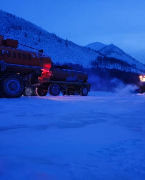 
            Машины застряли на зимнике, МКАД забуксовал: что творит непогода в России
        