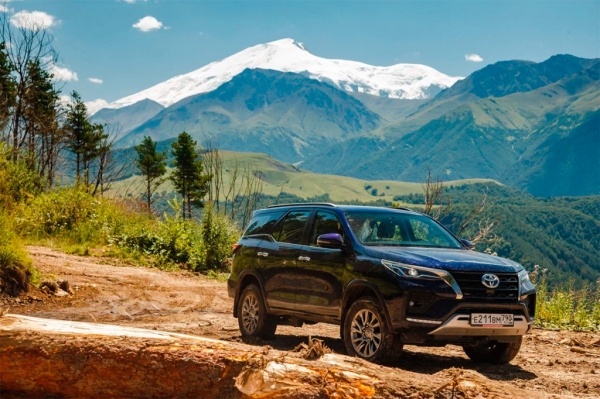 
            Горы счастья. Экспедиция по Северному Кавказу на Toyota Fortuner
        