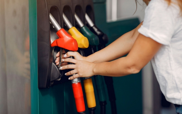 
            Как сэкономить на бензине: лайфхаки, которые помогут тратить меньше
        
