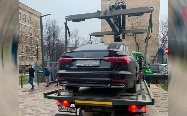 
            В Москве приставы забрали у водителя Audi A6 за штрафы на ₽ 695 000 тыс.
        