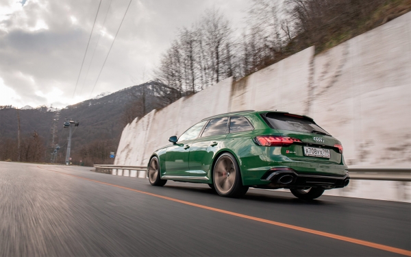 
            Фейерверки на будущее. Тест-драйв новых Audi RS 4 и RS 5
        