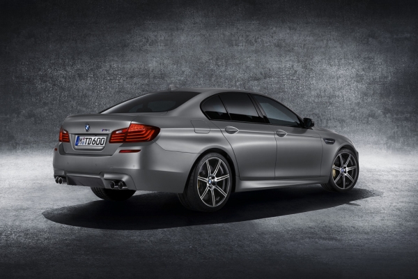 
            8-летнюю BMW выставили на продажу за 110 млн. рублей
        