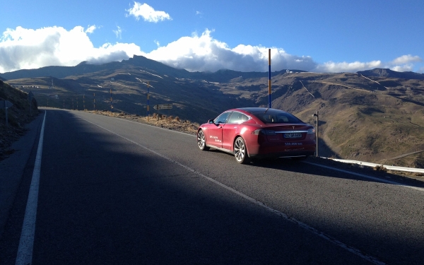 
            Восьмилетняя Tesla достигла пробега в 1,5 млн км. И она еще на ходу
        