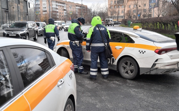 
            ГИБДД Москвы проведет рейд по поиску нарушений среди таксистов
        