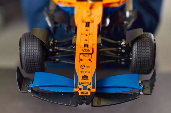 
            McLaren показал свой болид Ф-1. А Lego выпустило его конструктор-копию
        