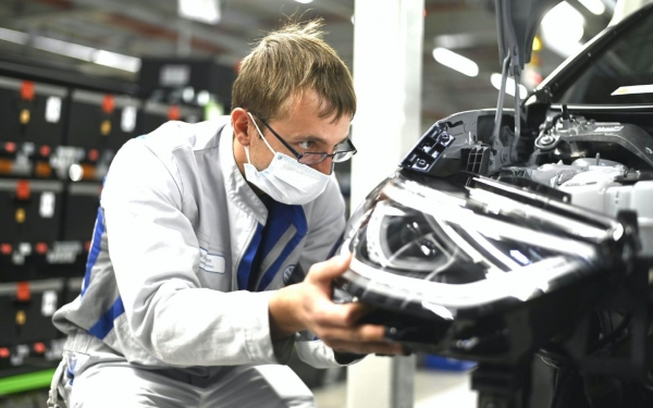 
            Два немецких завода Volkswagen остановят работу из-за ситуации на Украине
        