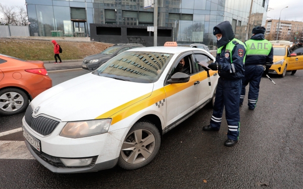 
            ГИБДД обнаружила неисправности у каждой седьмой машины такси в Москве
        