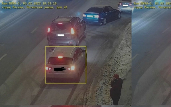 
            Автомобилист получил штраф, пока ждал своей очереди на въезд у шлагбаума
        