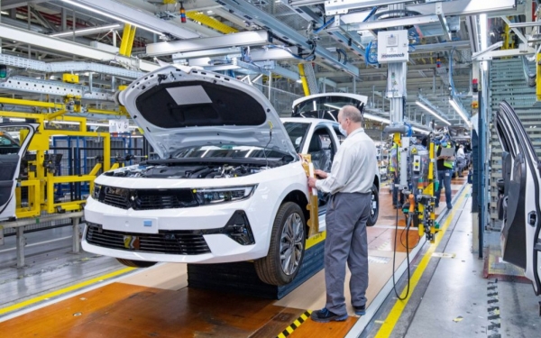
            Opel начал производство новой Astra. Модель привезут в Россию в 2022 году
        