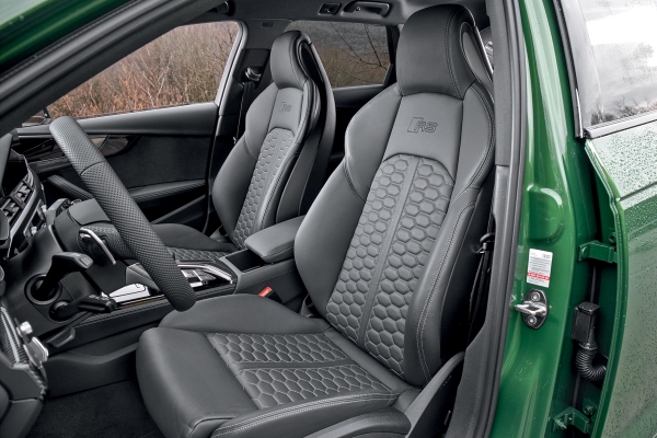 Зеленый фургон: как едет Audi RS 4 Avant и его собратья из семейства RS 5
