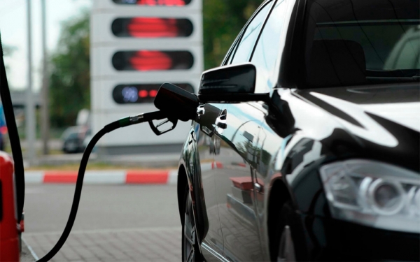 
            Рост нефти и падение рубля: что будет с ценами на бензин
        